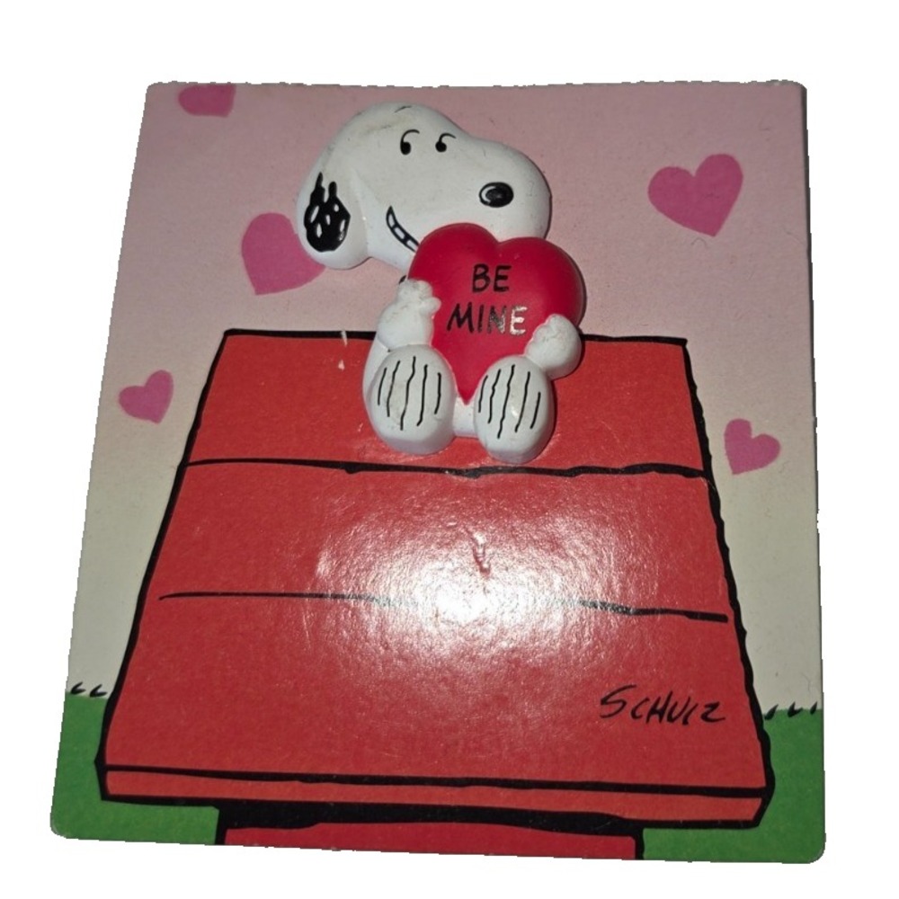 Snoopy Peanuts Lapel Pin Hallmark 1995 Valentine's Day Be Mine NEW